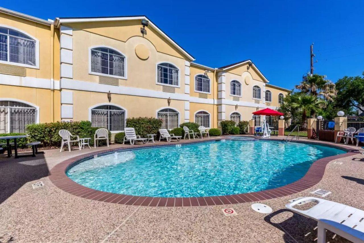 Quality Suites North Houston - Spring Exterior photo