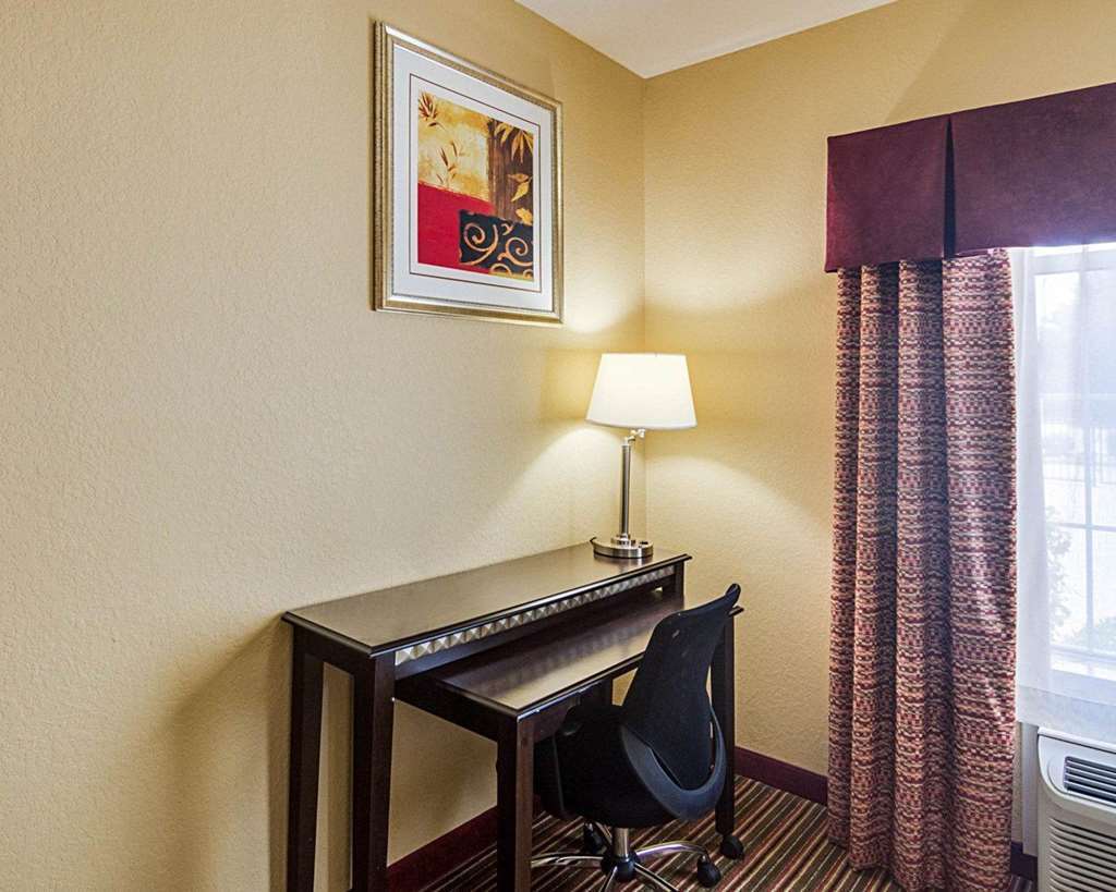 Quality Suites North Houston - Spring Room photo